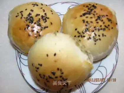 Green bean paste bun