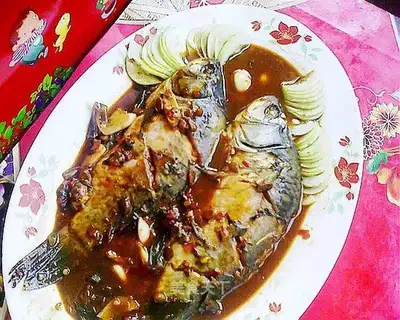 Crucian carp in bean paste