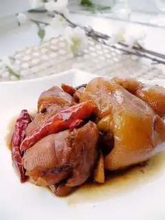 Spicy pork trotters