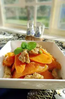 Stewed pork with carrot