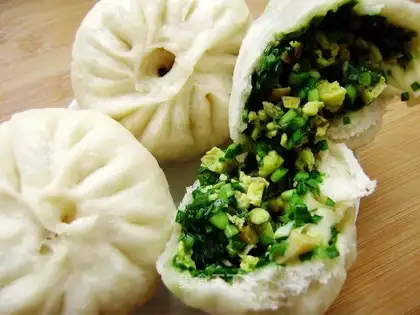 Chives and egg steamed buns
