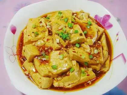 Sliced tofu with onion and garlic