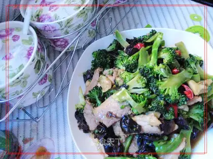 stir-fried broccoli with pork slices