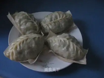 Cold water noodles and bean buns