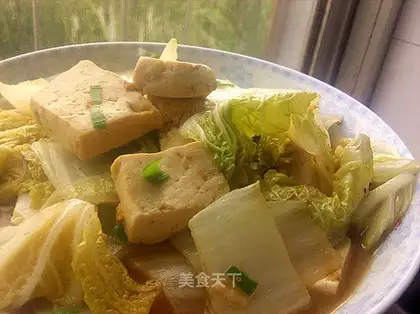 Stewed cabbage in broth