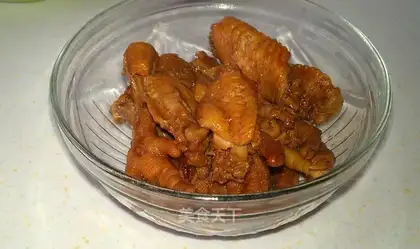 Stewed chicken feet and chicken wings