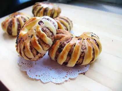 Bean paste flower bread