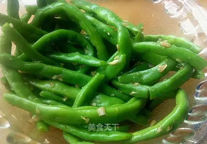 Mixed beans with mashed garlic