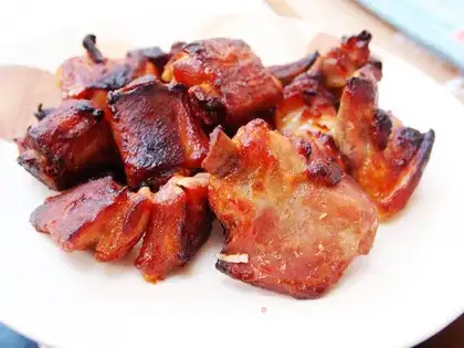 Grilled pork bones with garlic flavor