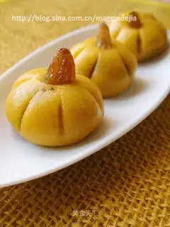 Golden pumpkin pie