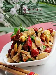 Dried tea and diced chicken