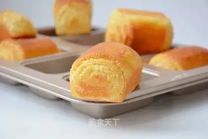 Rolling coconut buns