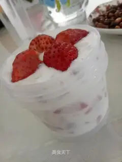Strawberry sour milk