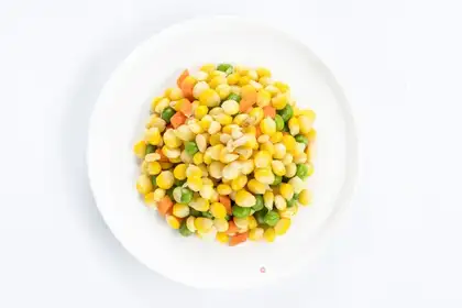 Corn sweet pea fried pine nuts