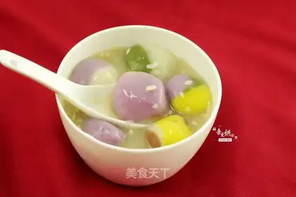Sweet wine and rainstone soup