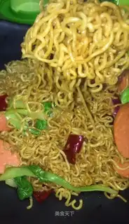 Fried noodles