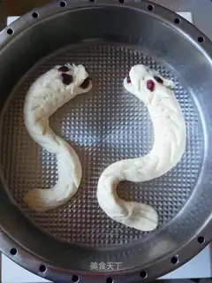 Two dragons take the treasure