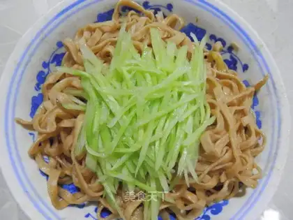 Fresh onion noodles