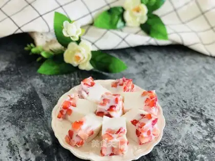 Coconut strawberry cream