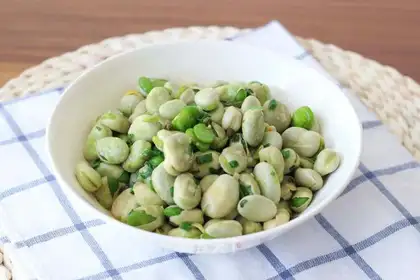 Onion spicy beans