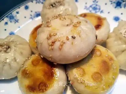 Onion pork buns