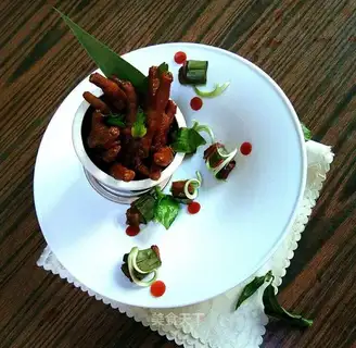Chicken claws with brown beef sauce