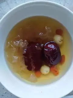 Silver-eared lotion soup