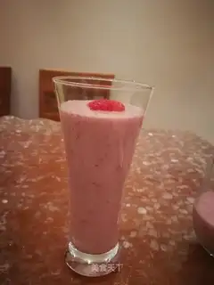 Yogurt strawberry shake