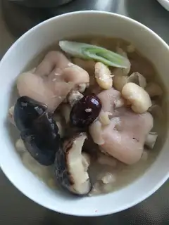 Soybeans foot soup