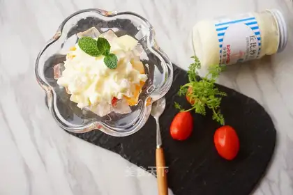 Pyramid fruit salad