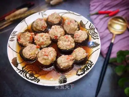 Money rolls, shrimp rolls, mushrooms
