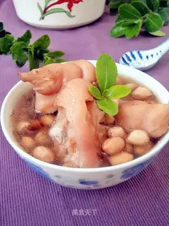Soup and pig hoof