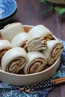 Five sesame rolls