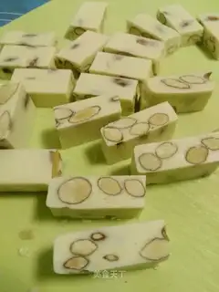 Almond oxen
