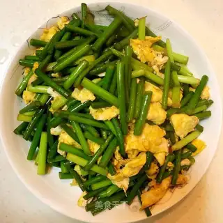 Garlic fried eggs