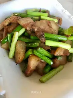 Garlic back to the pork head