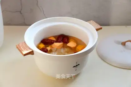 Silver ear soup for a pumpkin with red dates