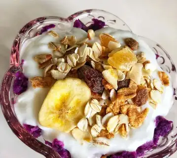 Yogurt oatmeal mashed