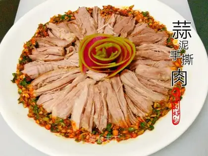 Garlic hand tore meat