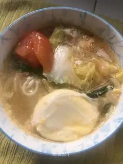 Tomato egg noodle soup
