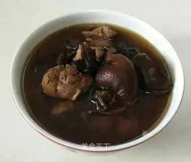 Chicken soup with mushrooms