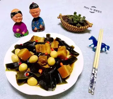 Red roast stew with quail eggs