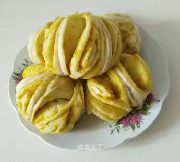 Ginger and yellow rolls