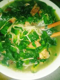 The spinach gravy soup is hanging