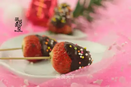 Milk-cracker with a strawberry ball