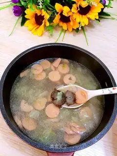 Ham sausage sea cucumber soup