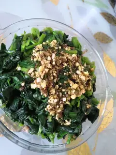 Garlic spinach