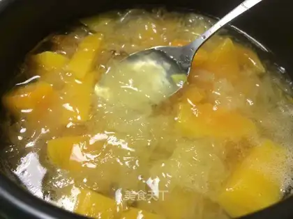 The papaya silver spoon