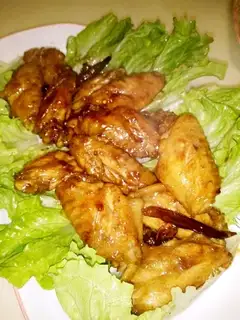 Sugar fried chicken wings