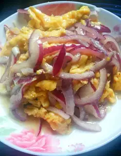 Onion fried eggs
